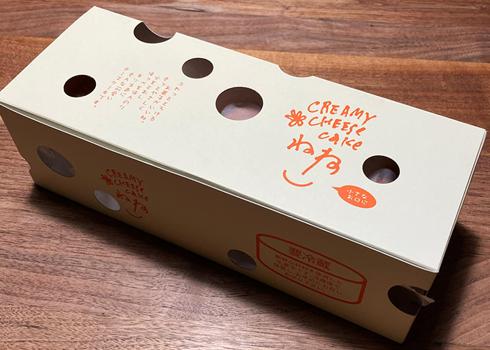 ねね（寧々）ひとくちサイズのチーズケーキ-エメンタールチーズをモチーフにしたパッケージ箱
