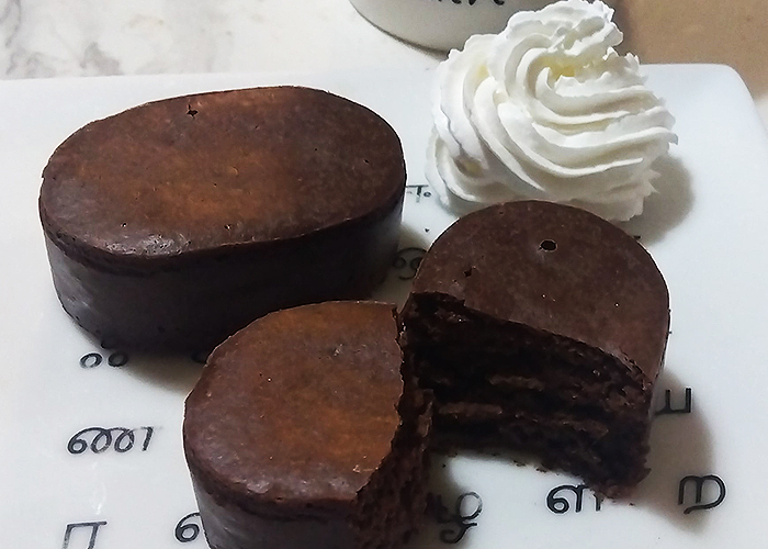 ねね（寧々）ショコラ-生クリームを添えたイメージ