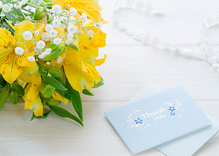 感謝の気持ちが伝わるメッセージカードの添え方